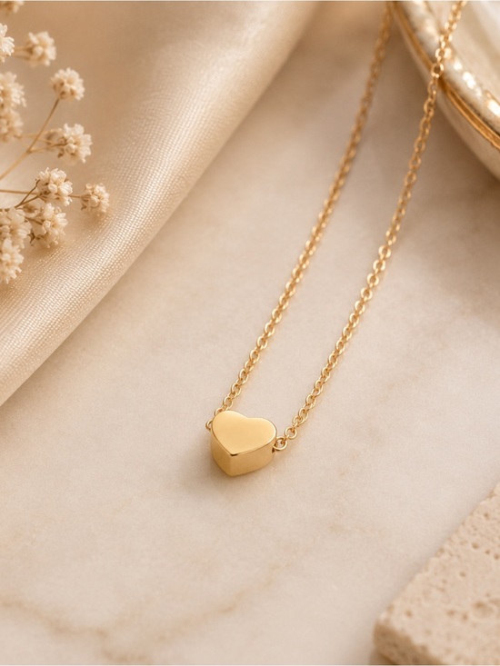 Jewelry - Dainty Gold Pendant Heart Necklace.
